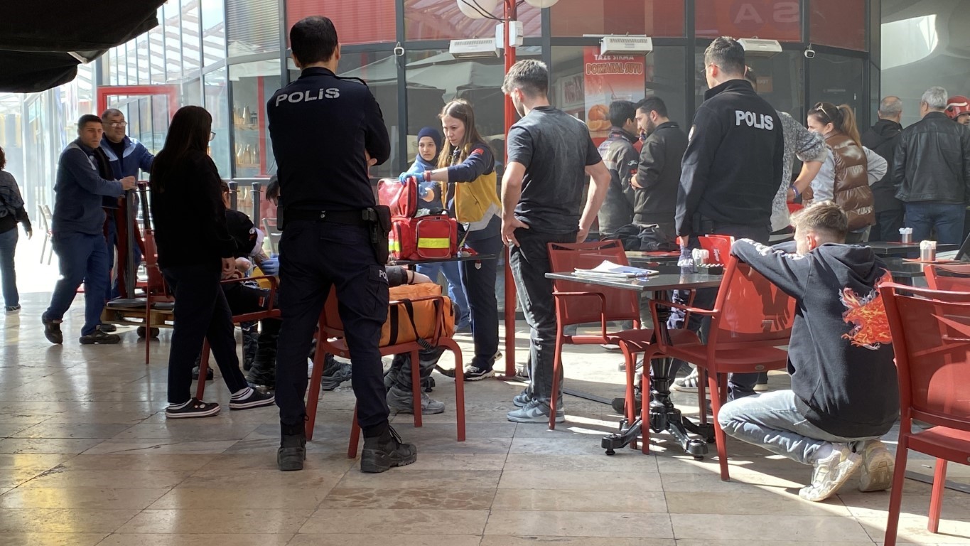 AVM’de korkutan yangın