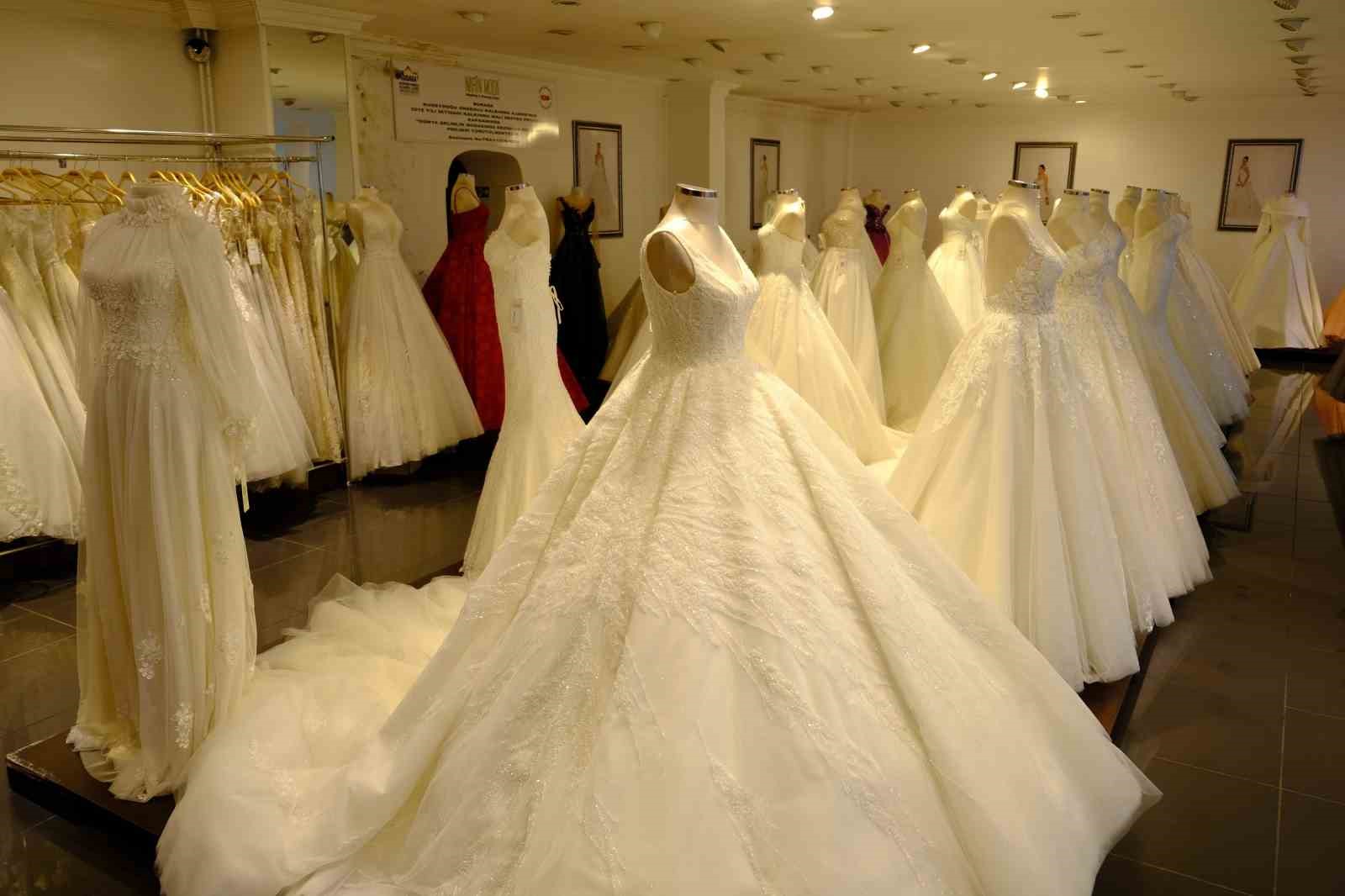 Z kuşağının tercihi sade gelinlik