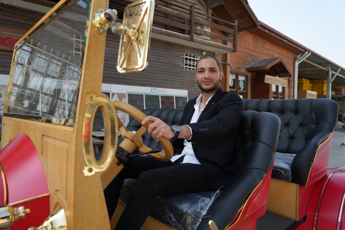 Nostalji aşığı genç 1925 model otomobilin elektriklisini yaptı