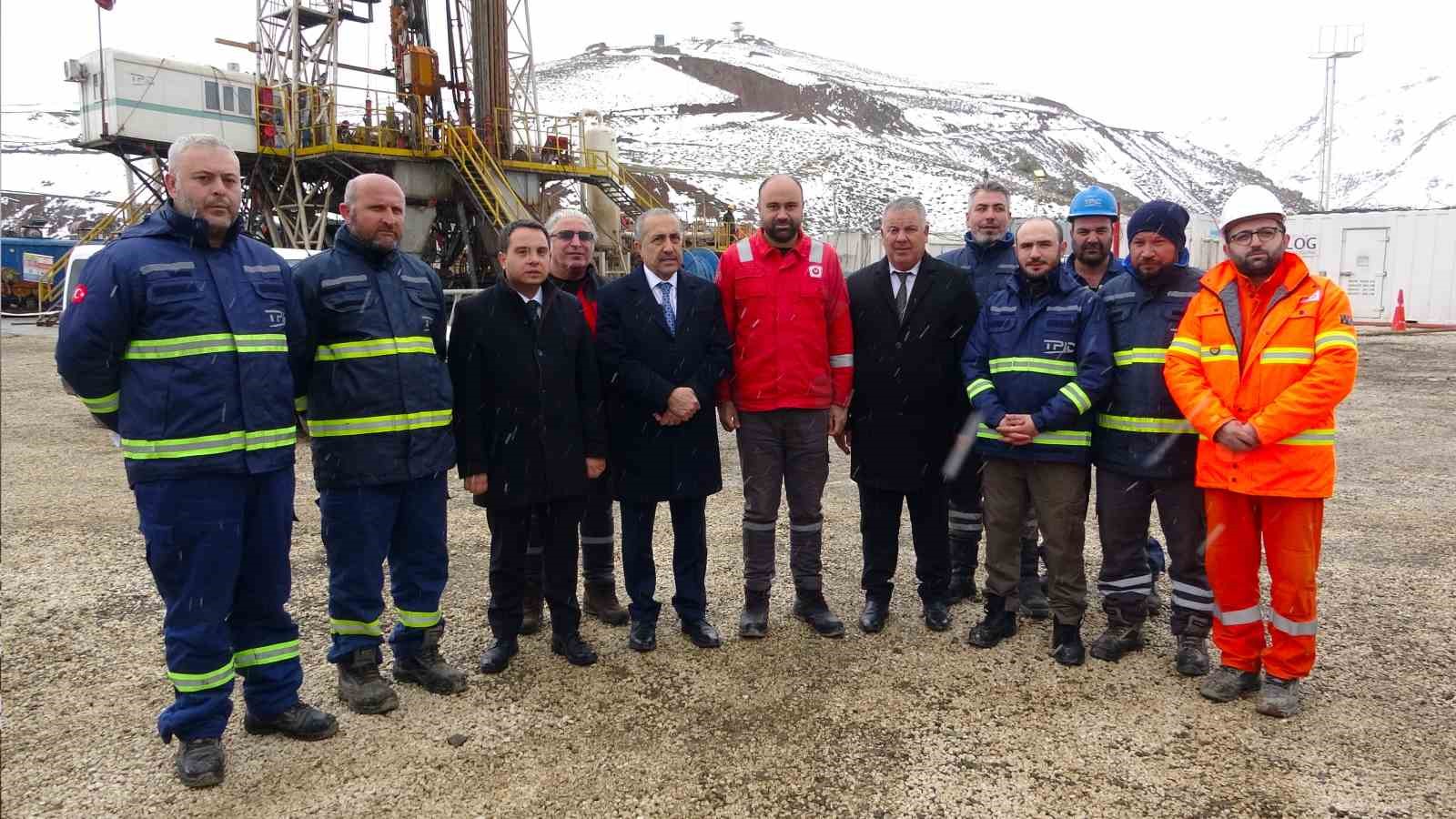 Van’da petrol arayışı: 200 tonluk dev sondaj kulesi kuruldu
