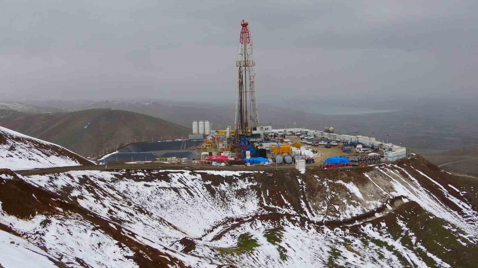 Van’da petrol arayışı: 200 tonluk dev sondaj kulesi kuruldu