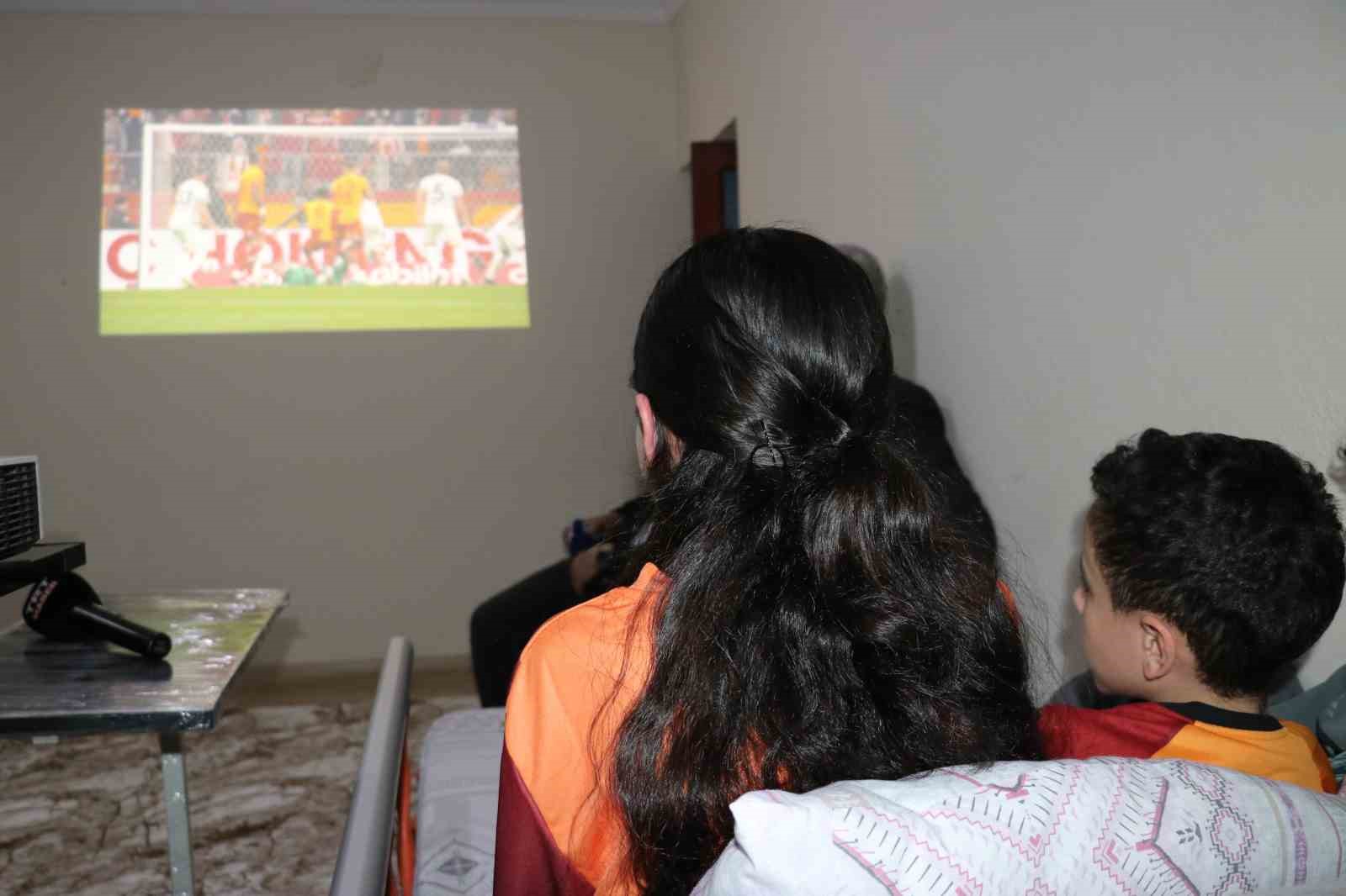 Van’da Galatasaraylı engelli kızın hayali gerçek oldu