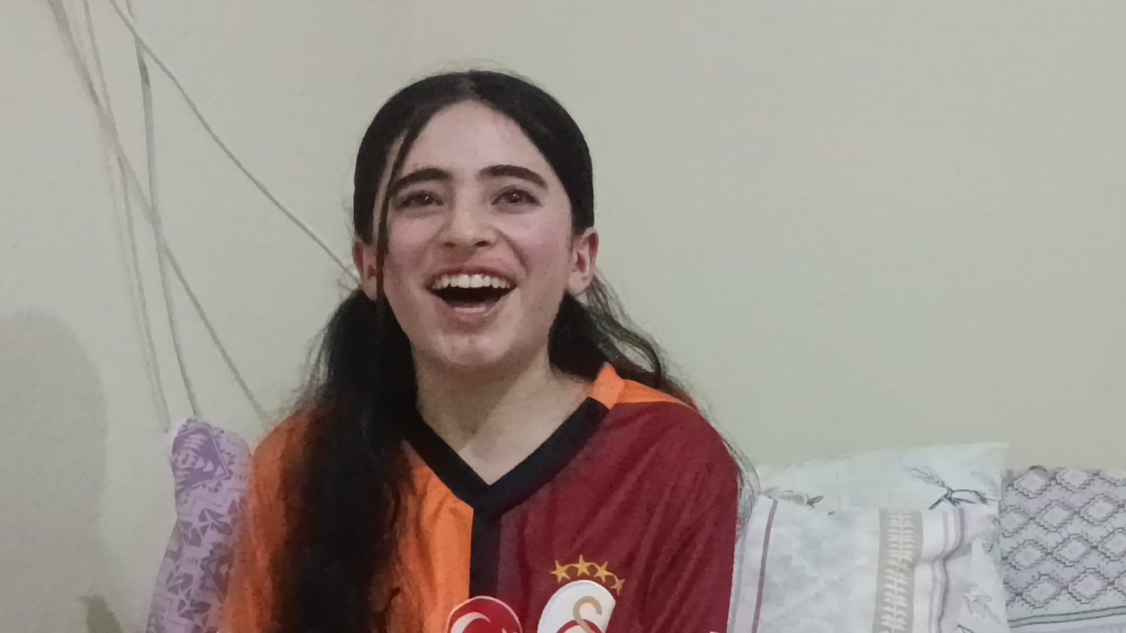 Van’da Galatasaraylı engelli kızın hayali gerçek oldu