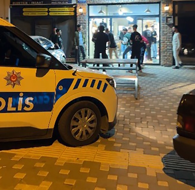 Kavga ihbarına giden polislere baklavalı sürpriz