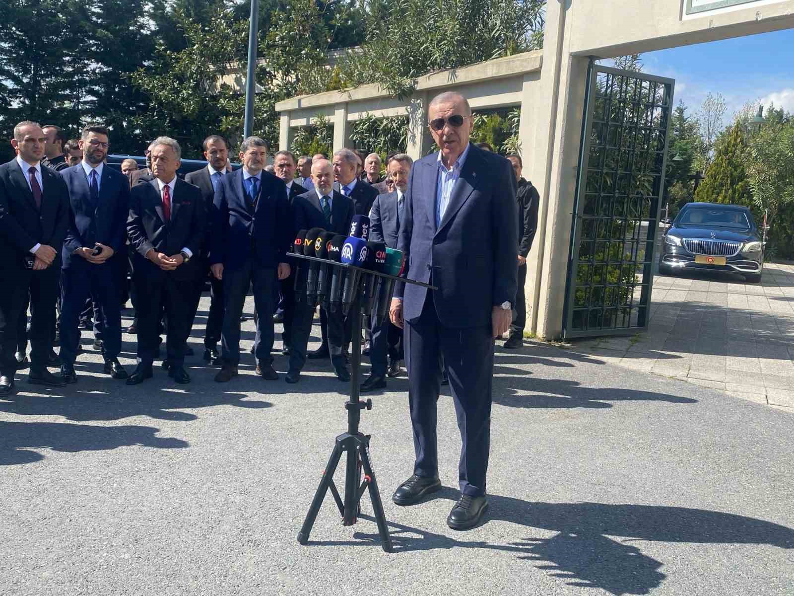 Cumhurbaşkanı Erdoğan, “Türkiye dipdiri ayaktadır, dipdiri gündemi elinde tutmaktadır”