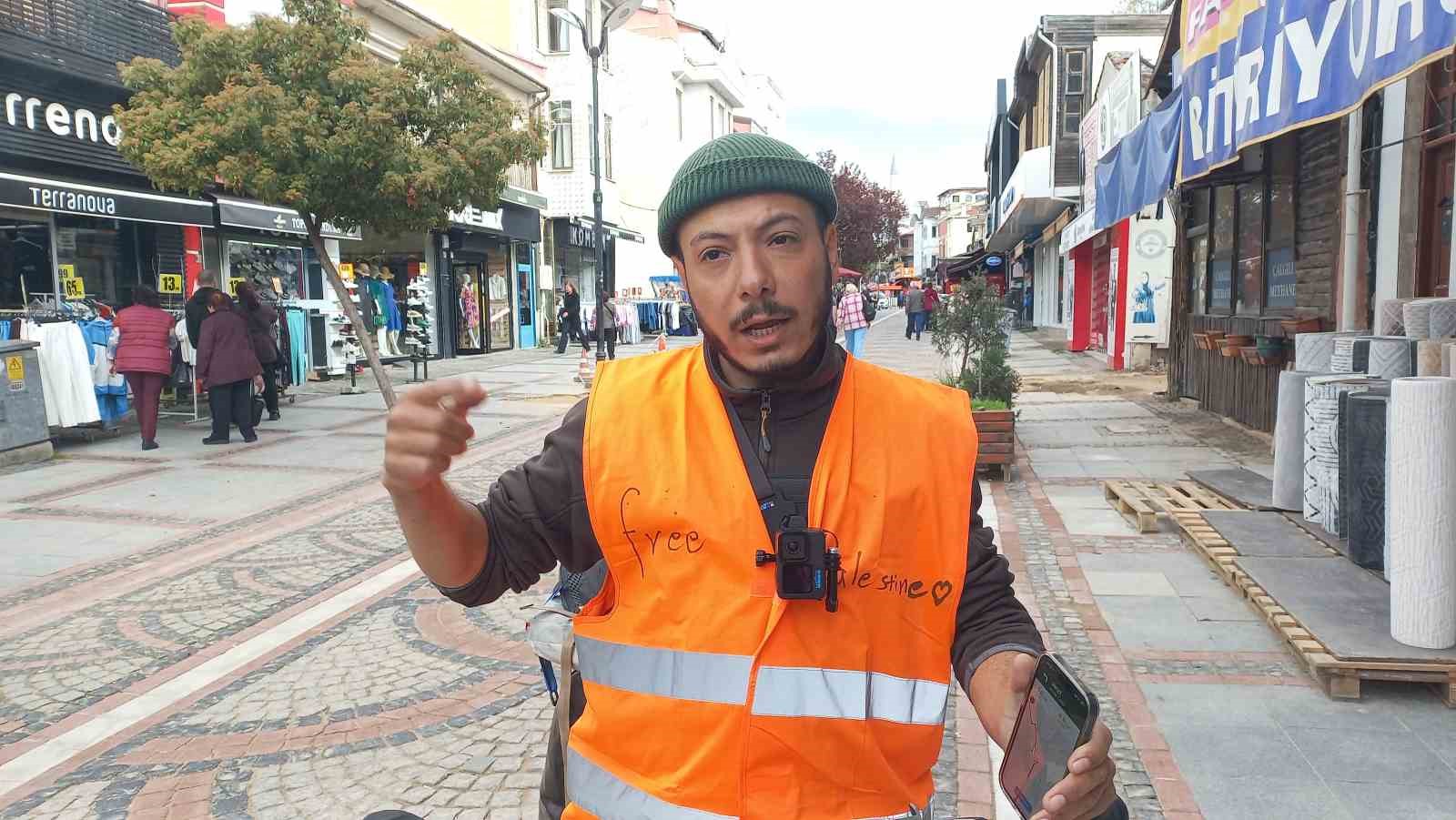 Bisikletle Hacca gidiyor