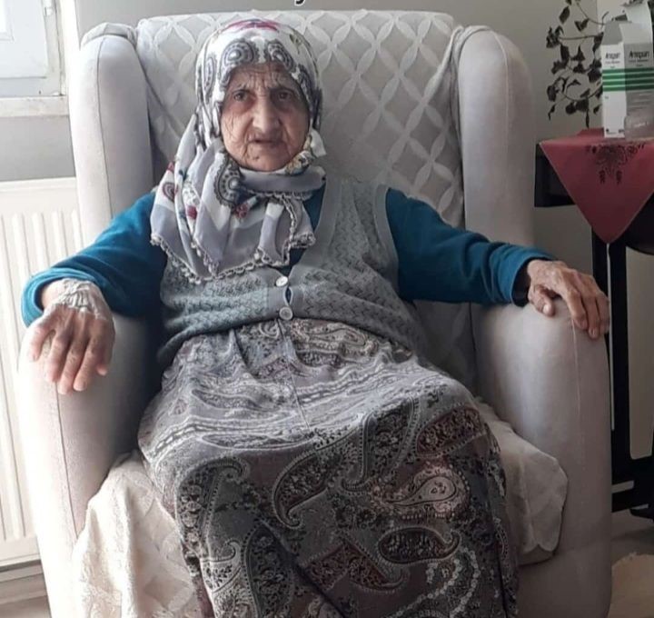 Otomobilin çarptığı kadın hayatını kaybetti