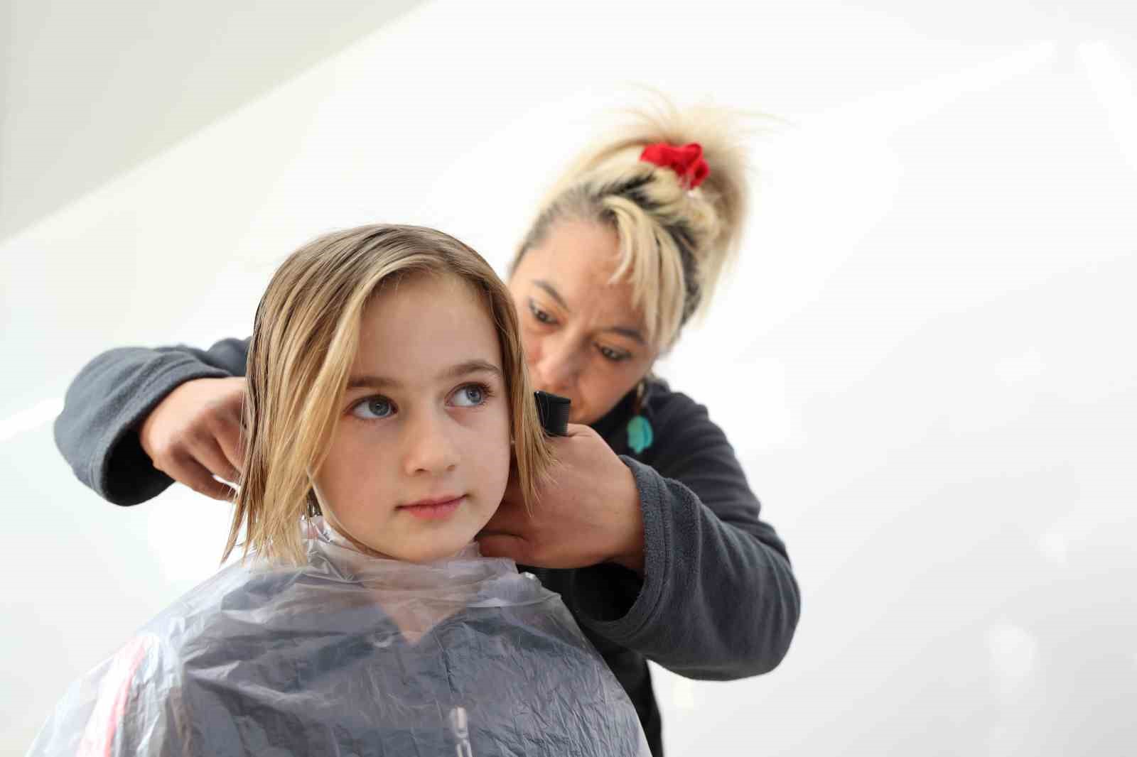 Mobil Kuaför Tırı kırsaldaki mahalleleri dolaşıyor