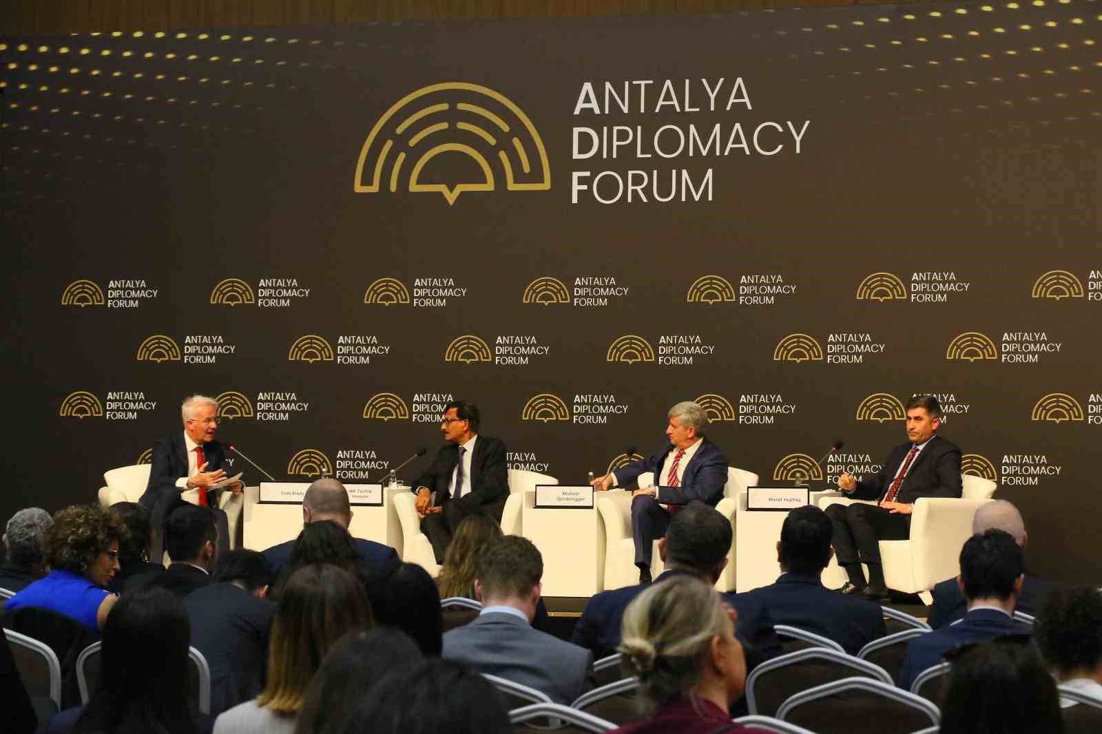 Zorunlu göç masaya yatırıldı: “Çocuklar umudunu yitiriyor, geri dönüş güvenliğe bağlı”