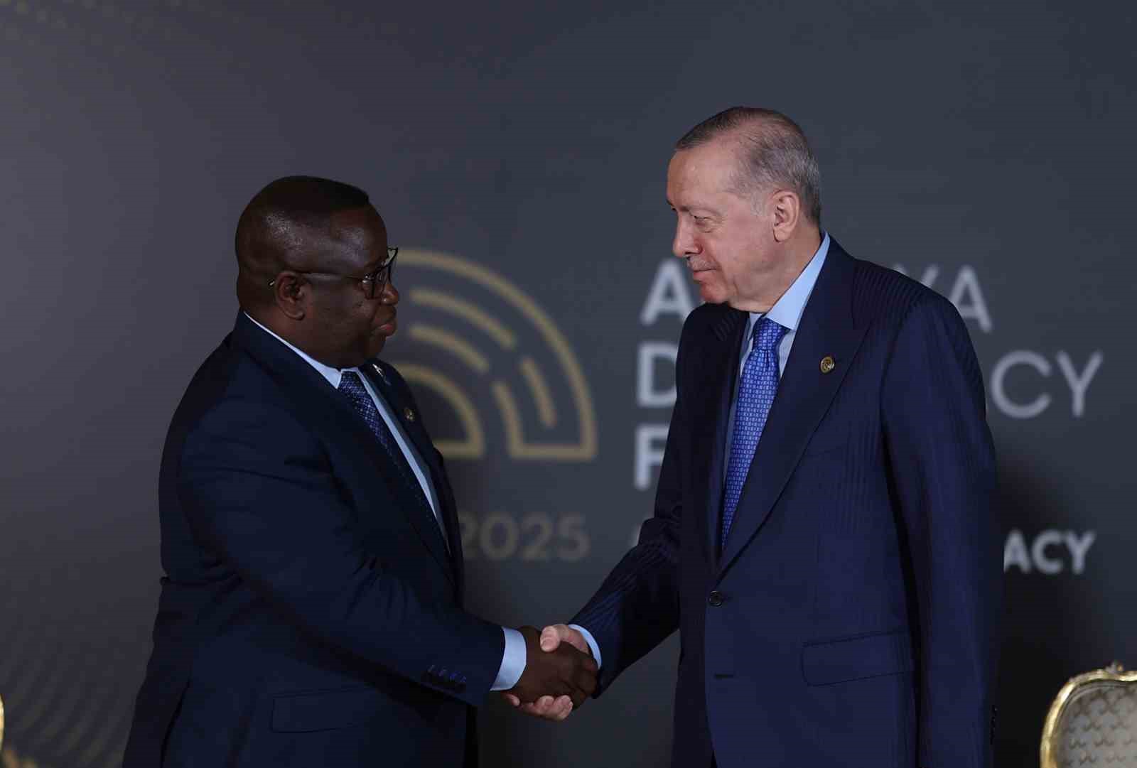 Cumhurbaşkanı Erdoğan’dan ADF’de kritik temaslar