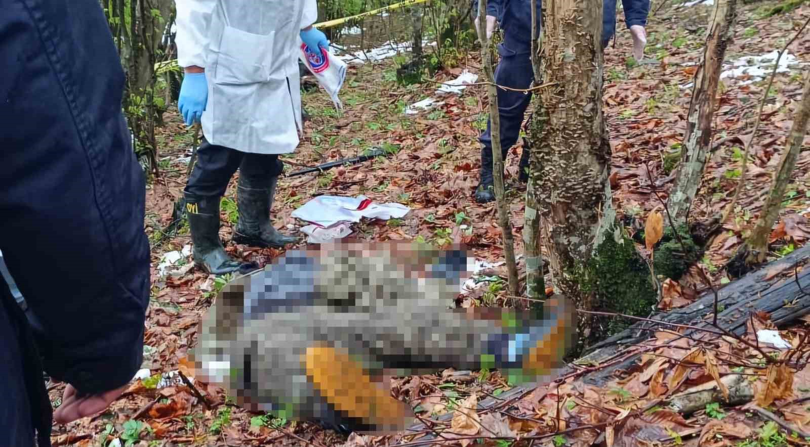 Ormanda tüfekle vurulmuş halde ölü bulundu