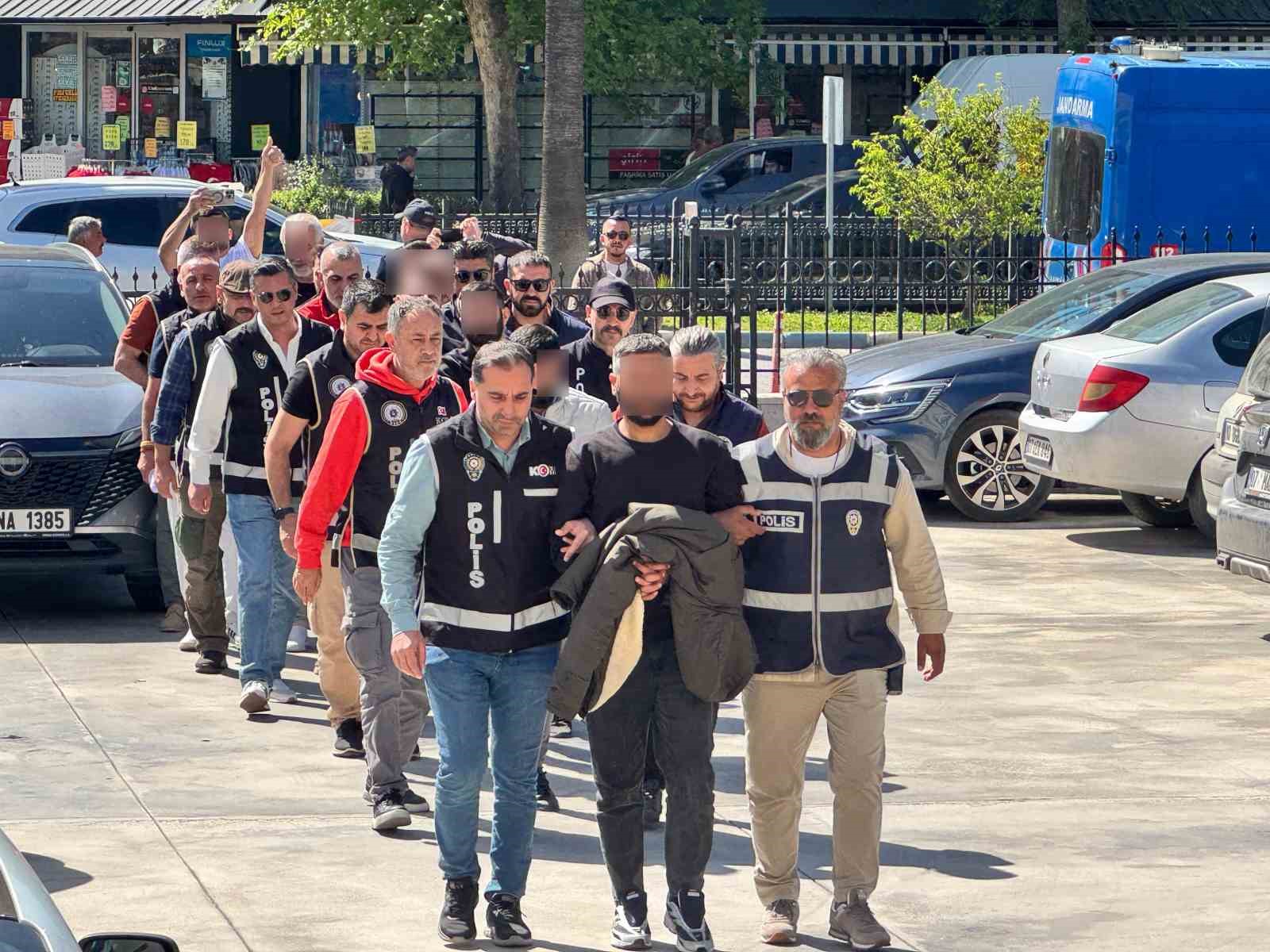 Birçok suçtan adliyeye sevk edilen şüpheliler