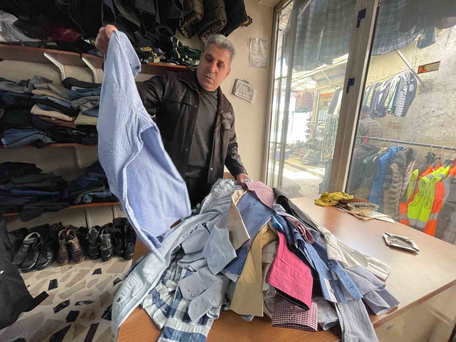 Ölen kişilerin kıyafetlerinin satıldığı mağazada sezon hazırlığı