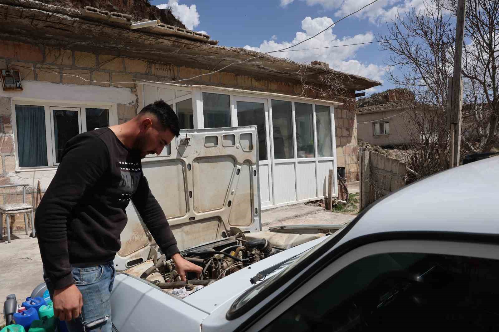 Otomobili muayeneden geçince, sevincini zurna ile kutladı