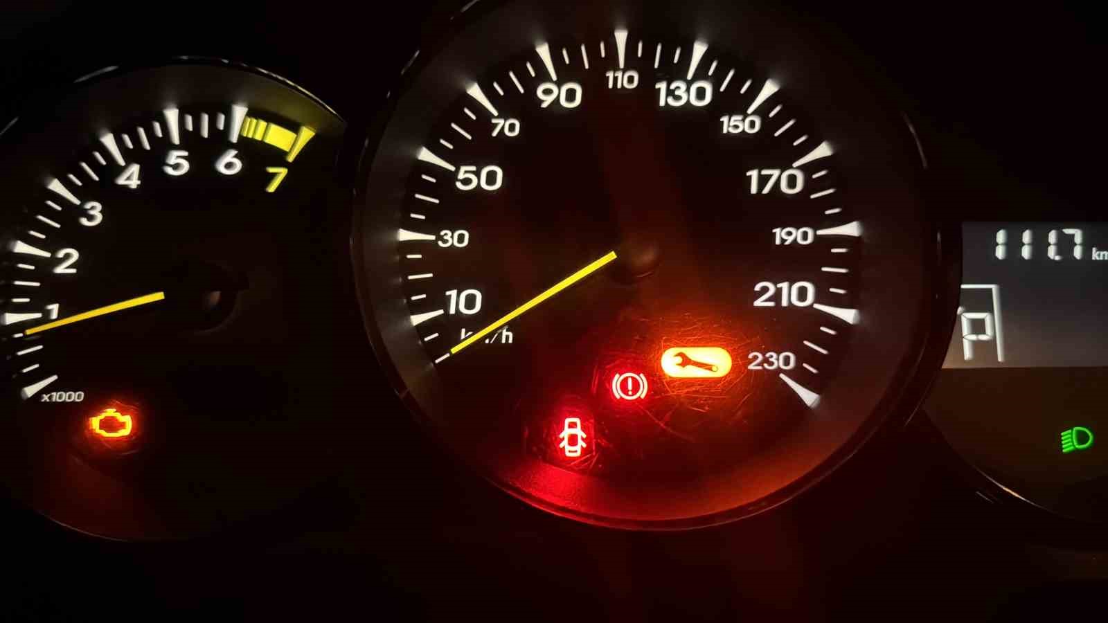 Oto Ustası Uyarıyor: Bu Işıklar Hayati Olabilir!