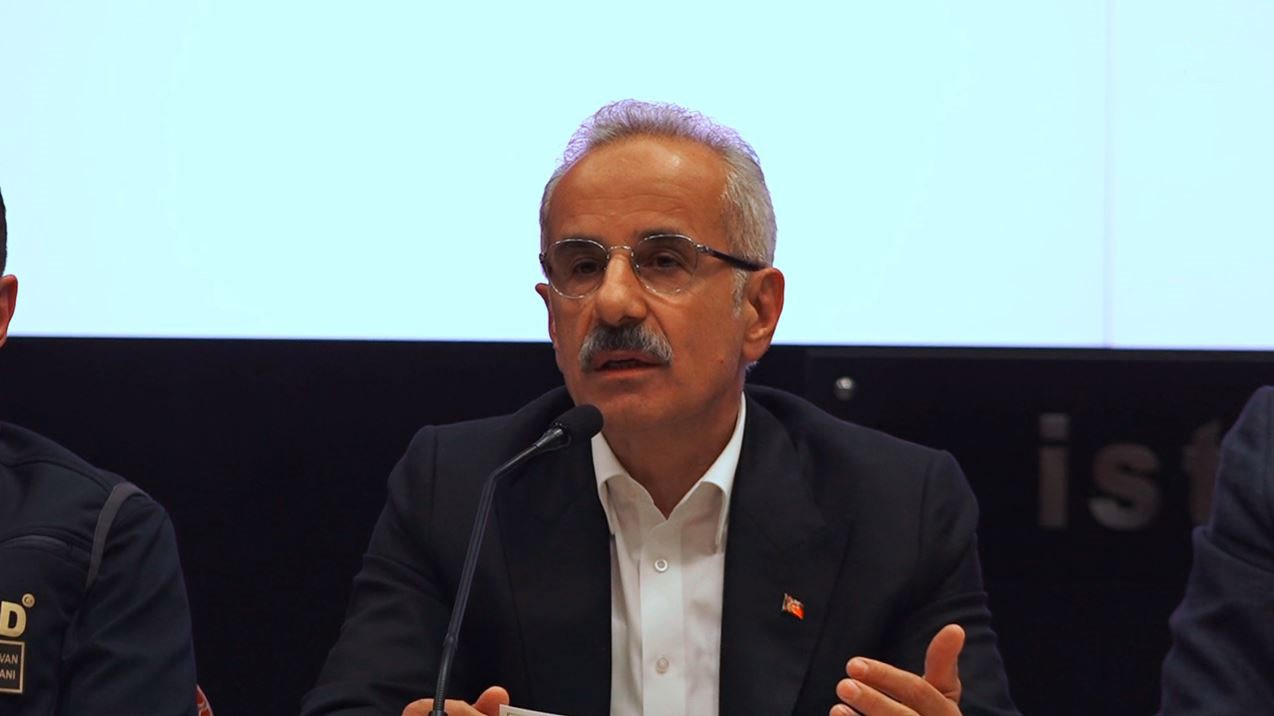 Bakan Uraloğlu: “3 operatörle gerekli değerlendirmeleri yaptık, altyapıyı iyileştirme noktasında gerekli çalışmaları yapacağız”