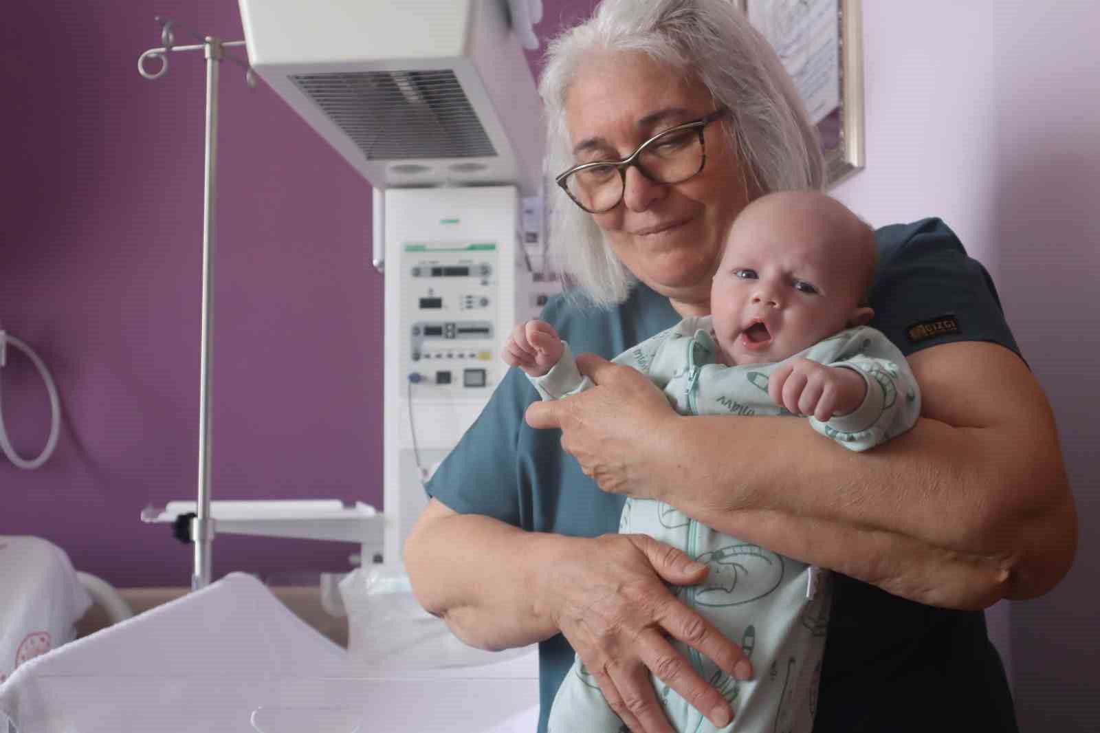 41 senede binlerce doğum yaptırdı