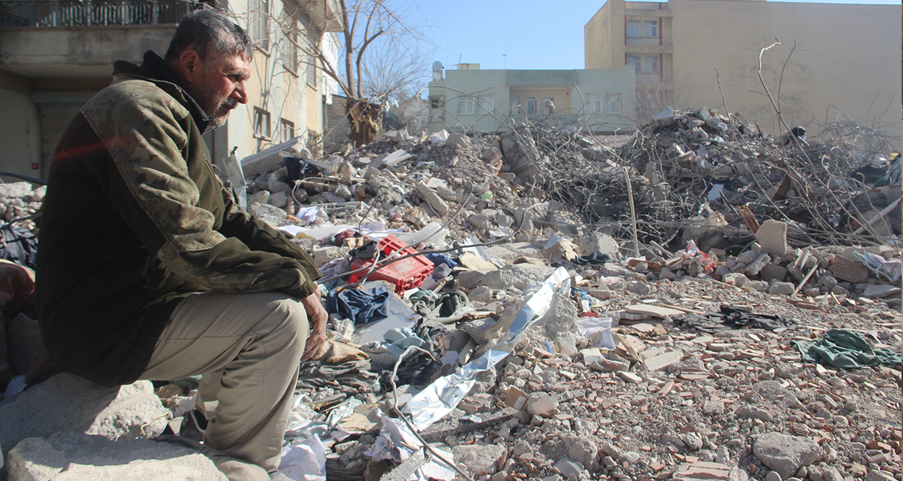 Asrın felaketinde kaybettiği eşi ve oğlunun ne ölüsüne ne de dirisine ulaşamadı