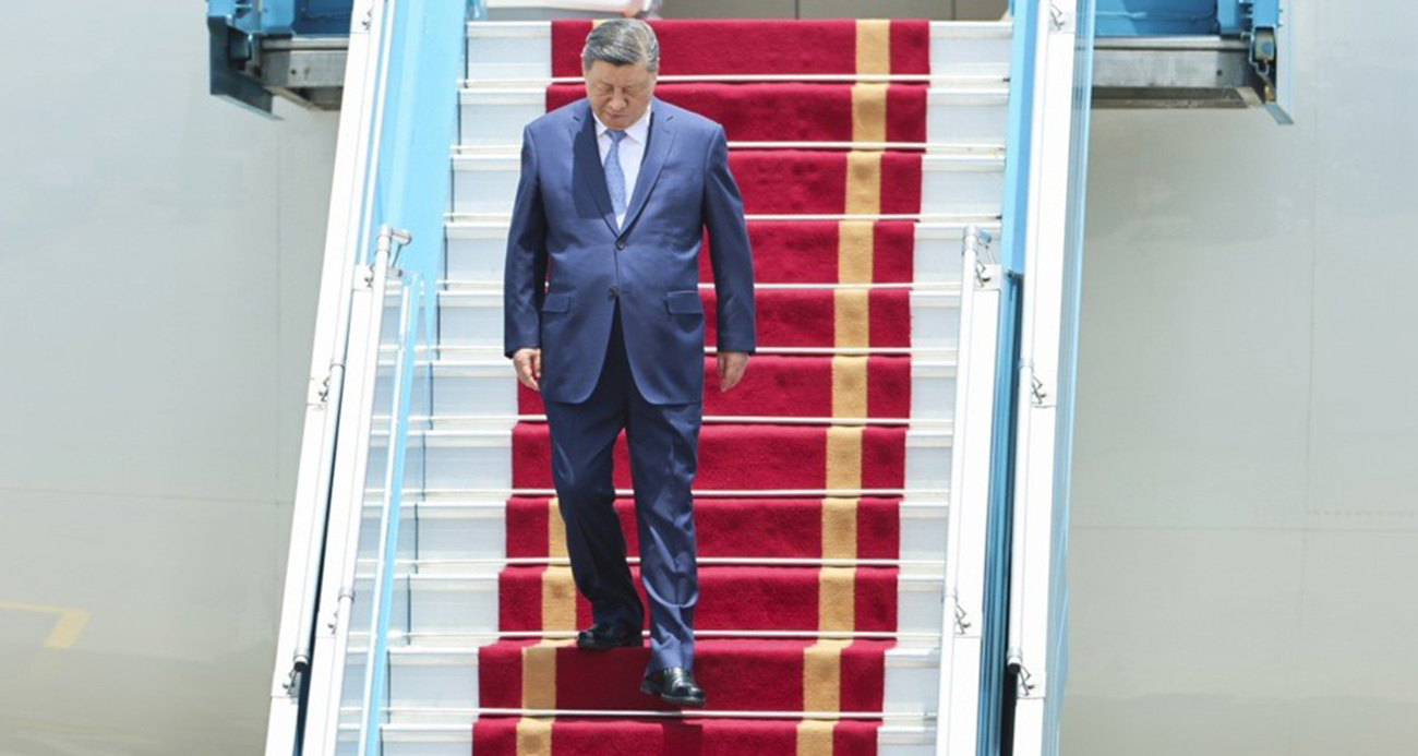 Çin Devlet Başkanı Jinping Vietnama gitti