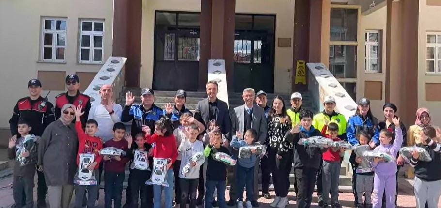 Miniklere polislik mesleği tanıtıldı
