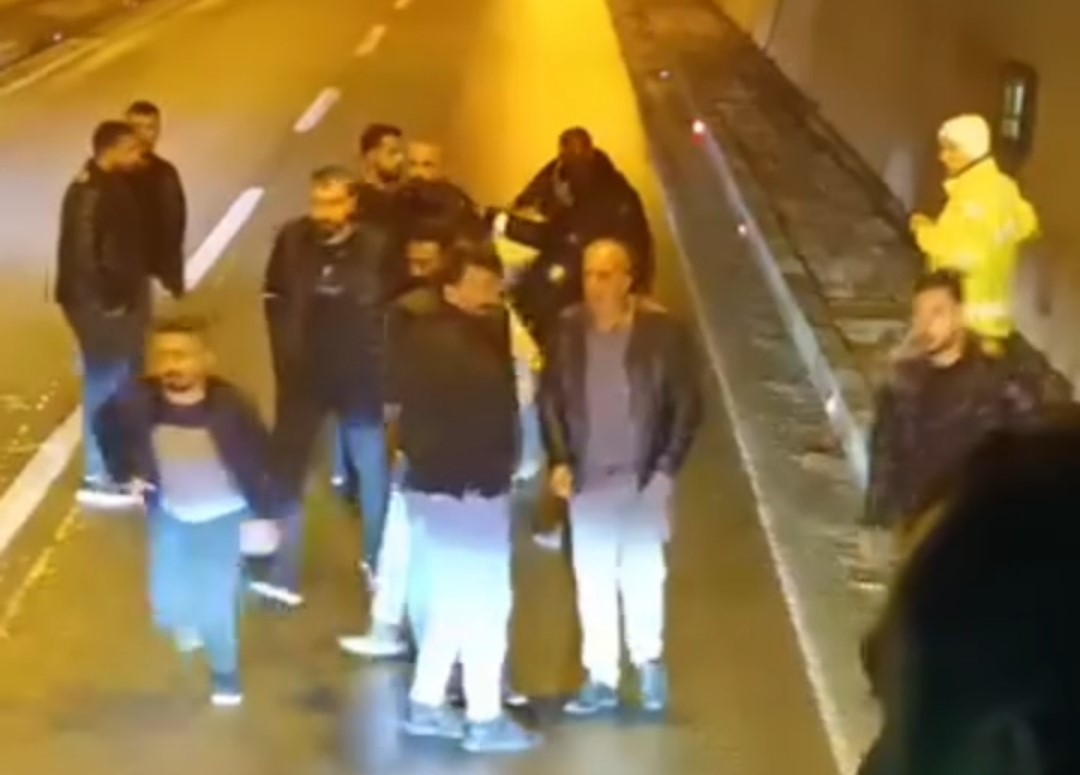 Sürücüler arasında ’yol verme’ kavgası: 2 yaralı