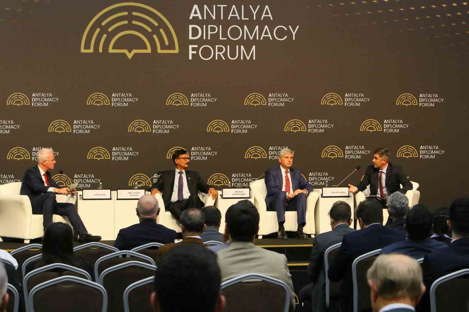 Antalya’da zorunlu göç masaya yatırıldı: 
