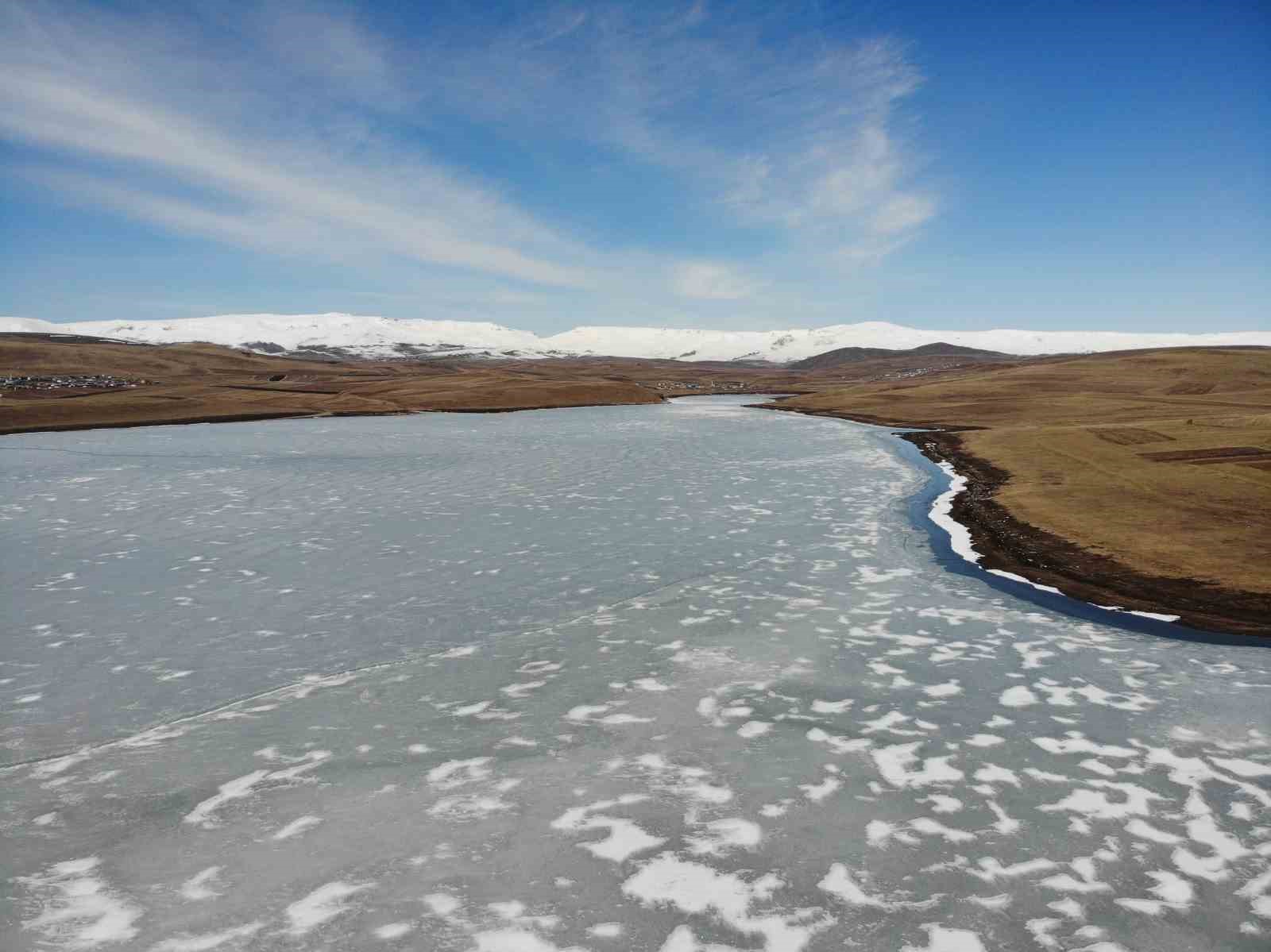 Kars Bayburt Barajı’nın buzları 1 günde çözüldü
