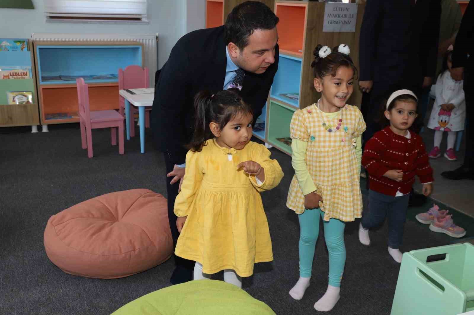 Muradiyeli anneler çocuklarıyla kütüphanede buluşuyor