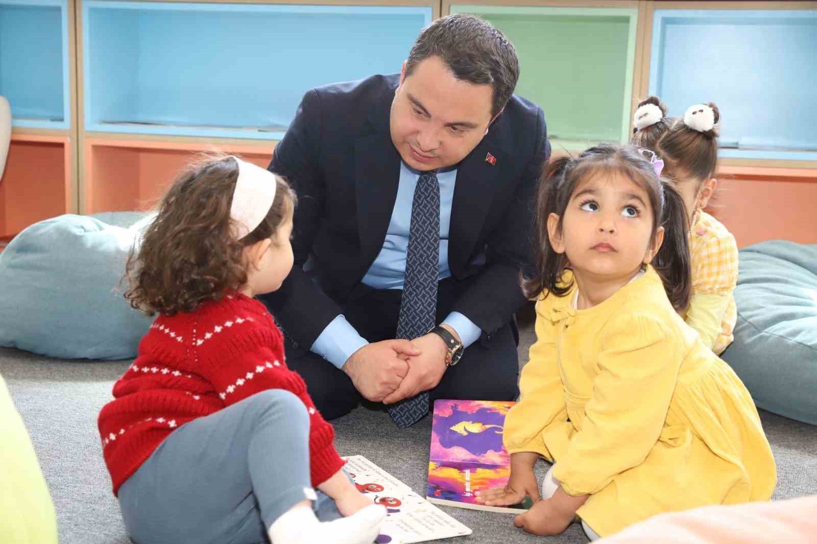 Muradiyeli anneler çocuklarıyla kütüphanede buluşuyor