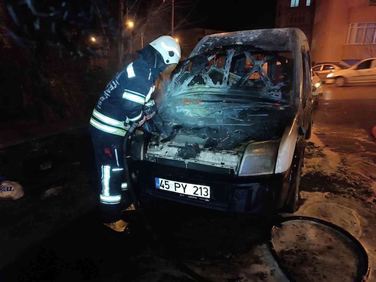 Araç alev topuna döndü, yürekler ağza geldi