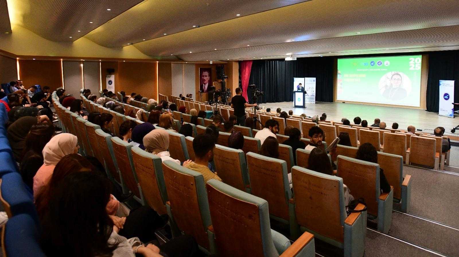 ​Van’da Eczacılıkta Gelecek Konuşuldu