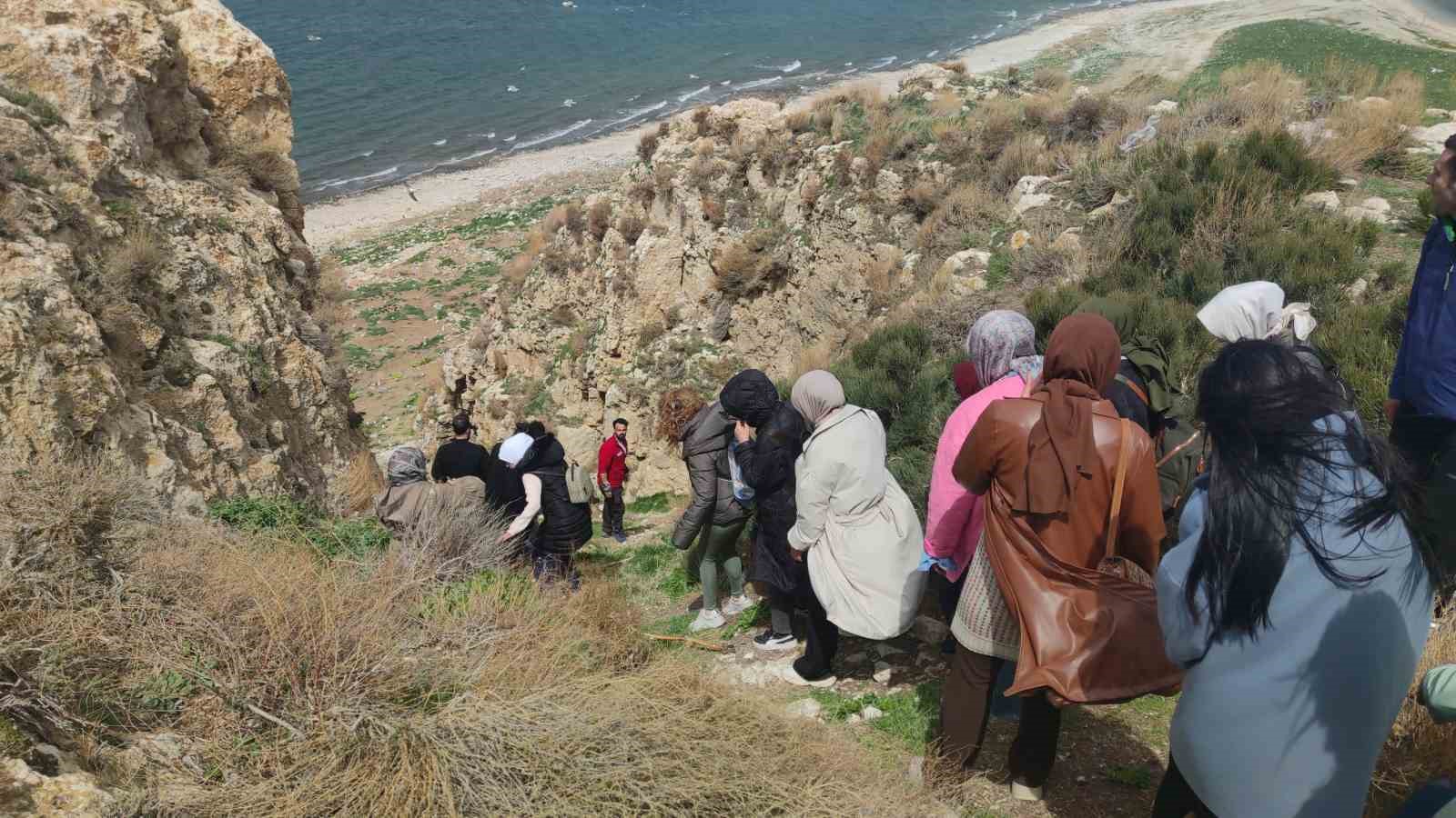 Van Gölü’nün el değmemiş güzelliği Çarpanak Adası