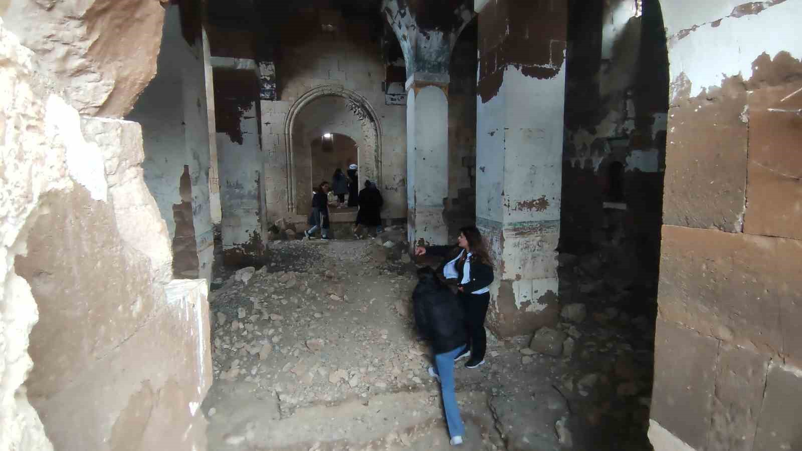 Van Gölü’nün el değmemiş güzelliği Çarpanak Adası