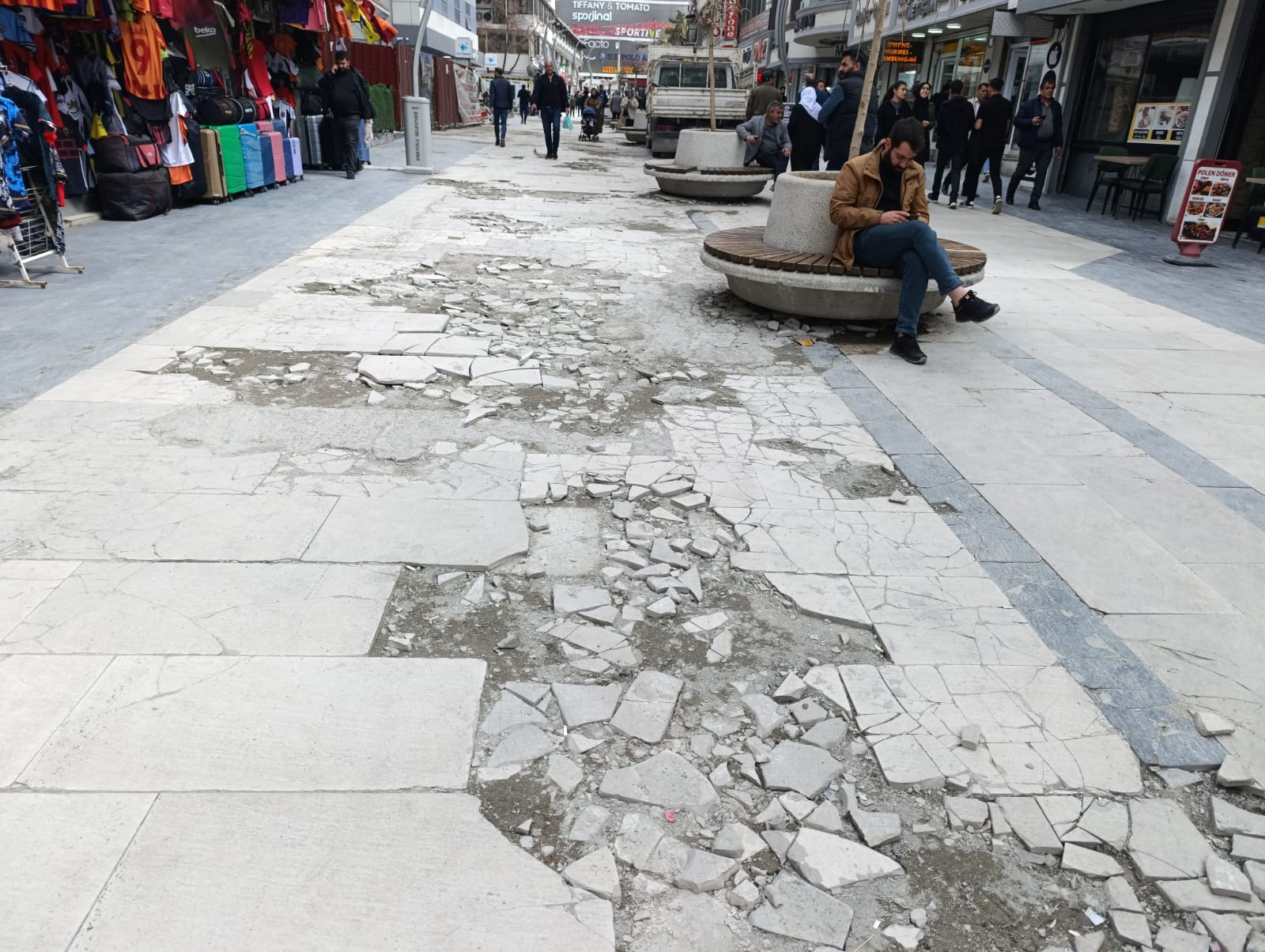 Van’ın Sanat Sokağı köy yoluna döndü: Esnaf ve vatandaşlar tepkili