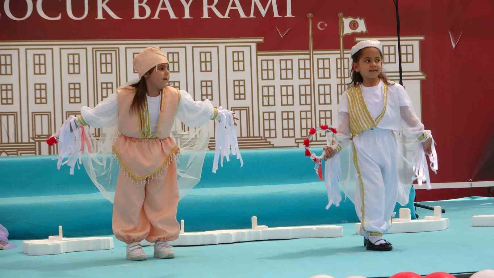 Van’da 23 Nisan coşkuyla kutlandı