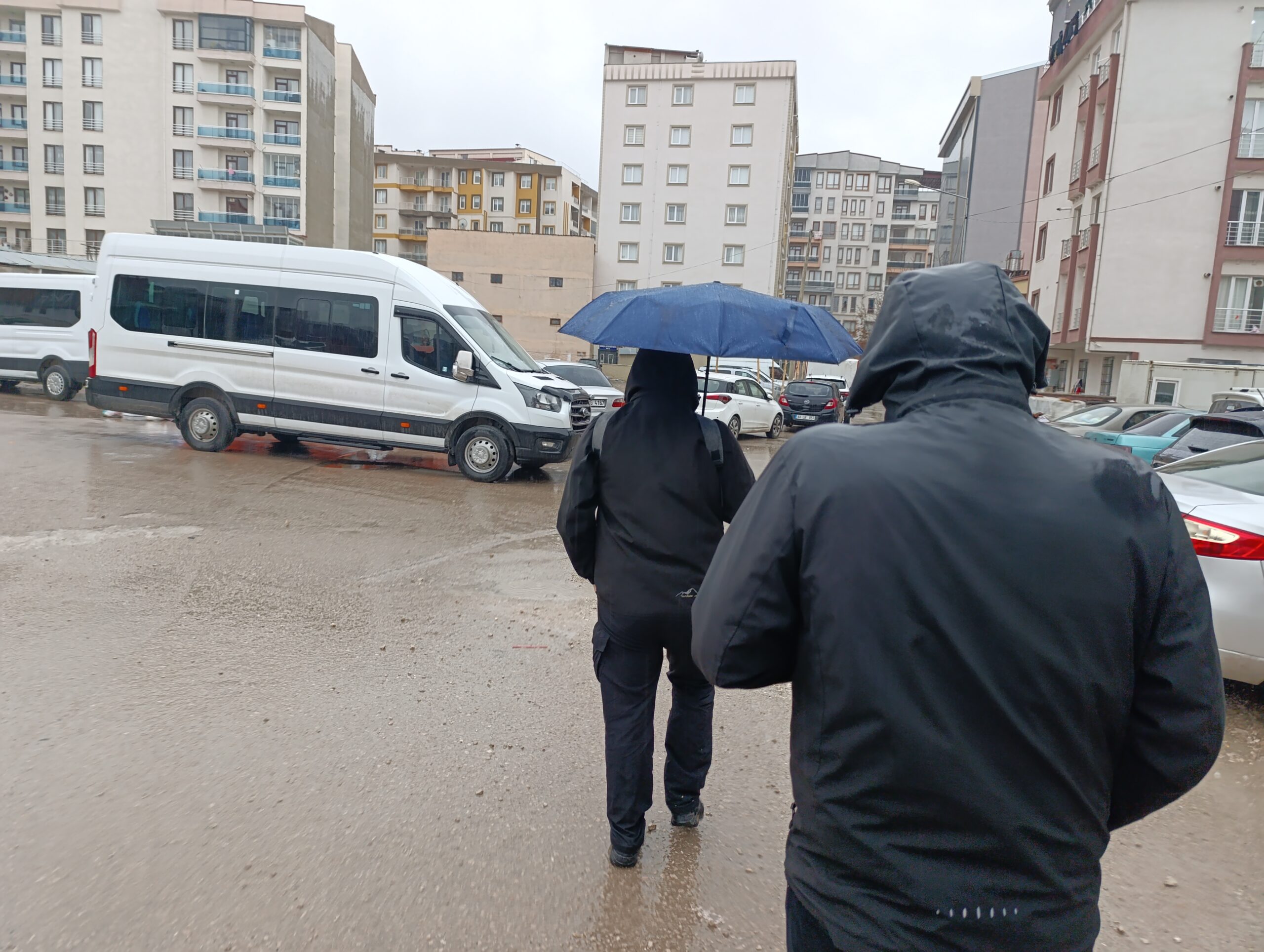 Van’da sağanak yağış: Çiftçiye bereket, vatandaşa zorluk