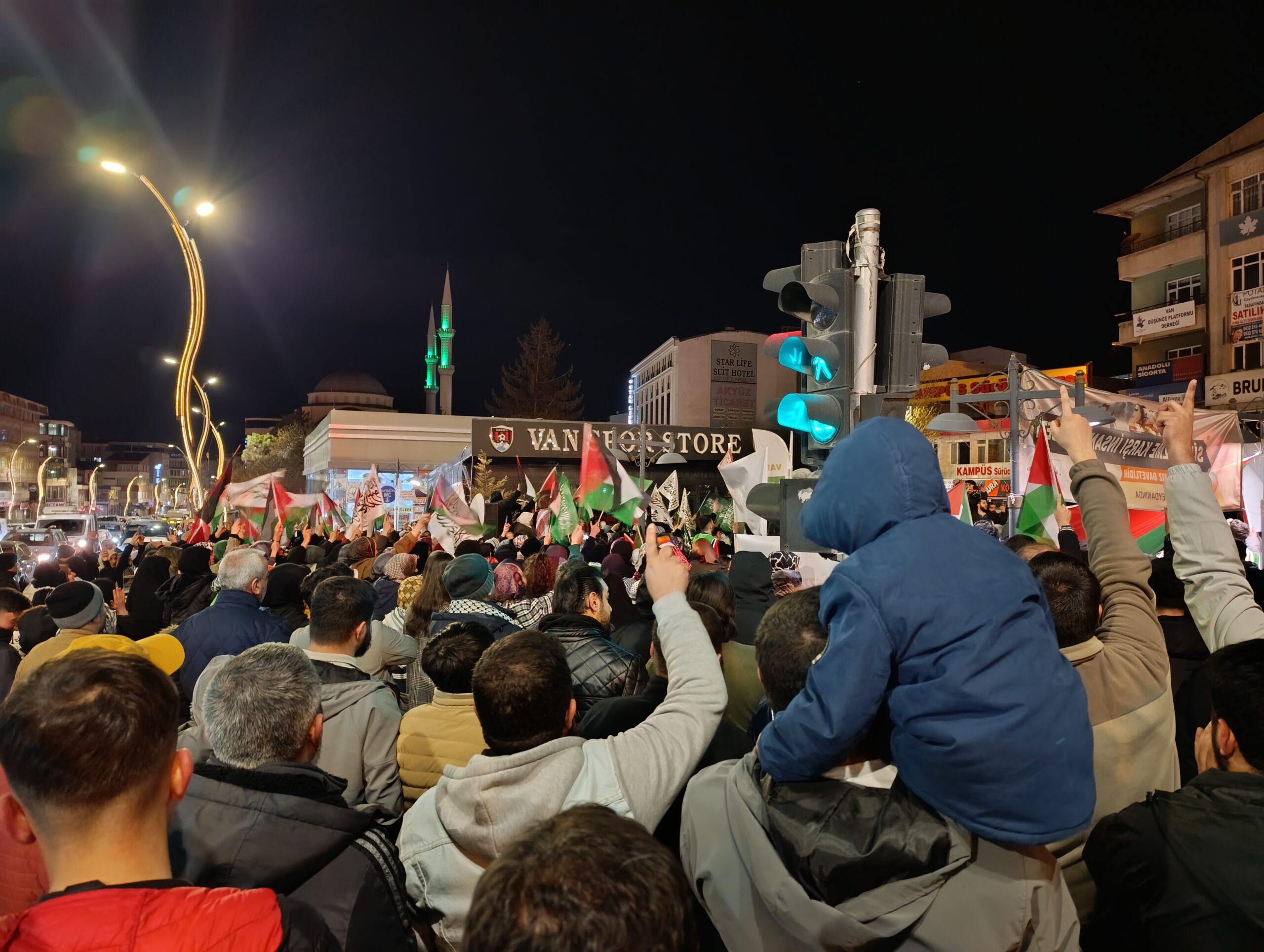 Van’dan Gazze’ye Tekbirli Destek: Zulme Sessiz Kalınmadı