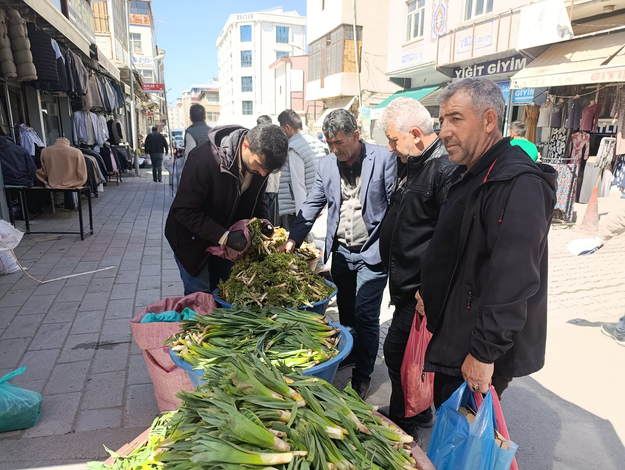 Mende ve kenger Van’da tezgahtaki yerini aldı