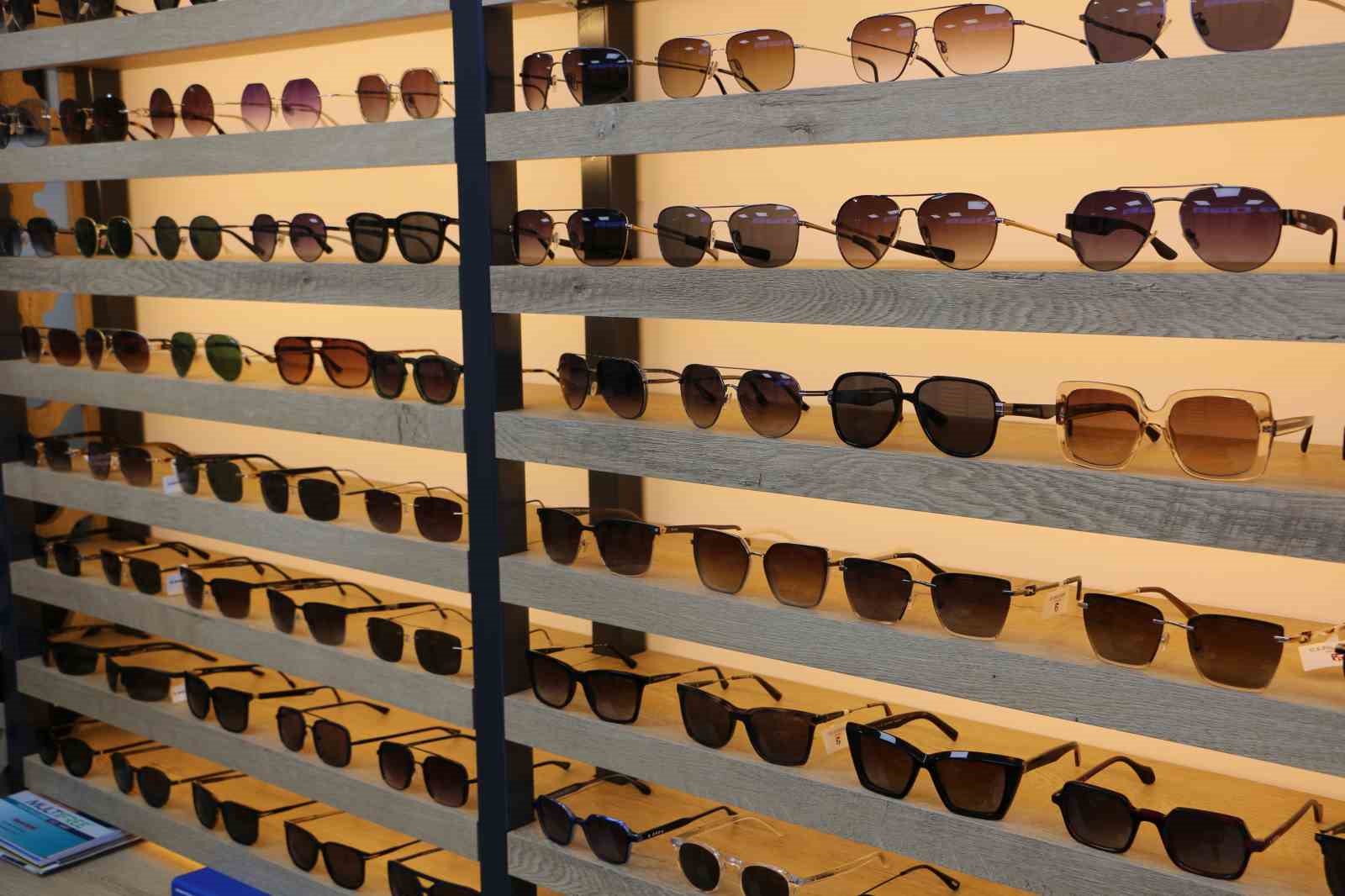 “Sahte güneş gözlükleri ciddi göz hastalıklarına sebebiyet verir”