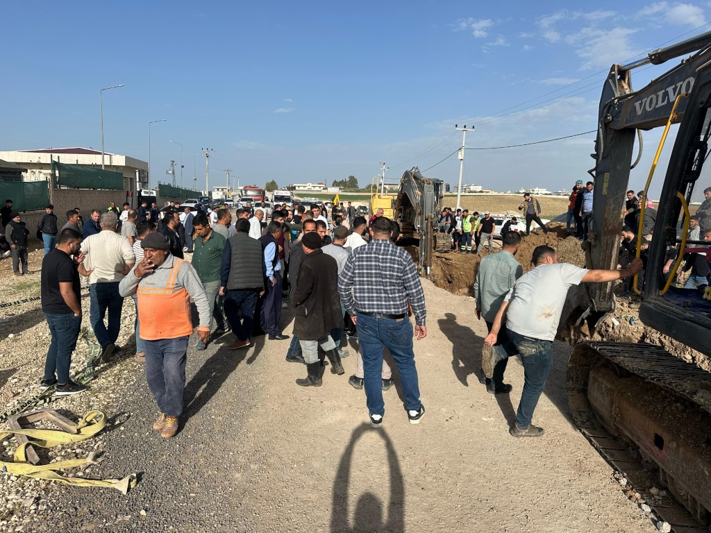Şanlıurfa’da 4 kişi göçük altında kaldı