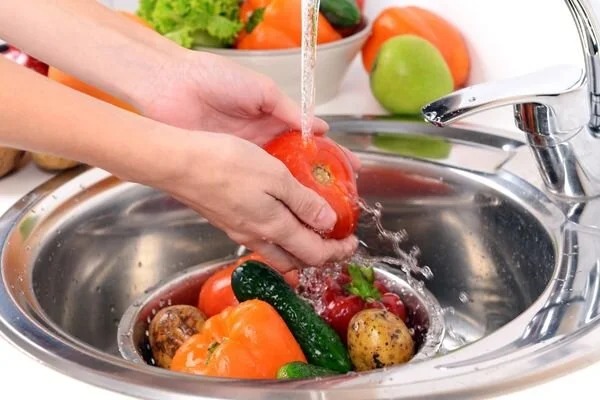 “Sebze ve meyveleri yıkamadan yemeyin”