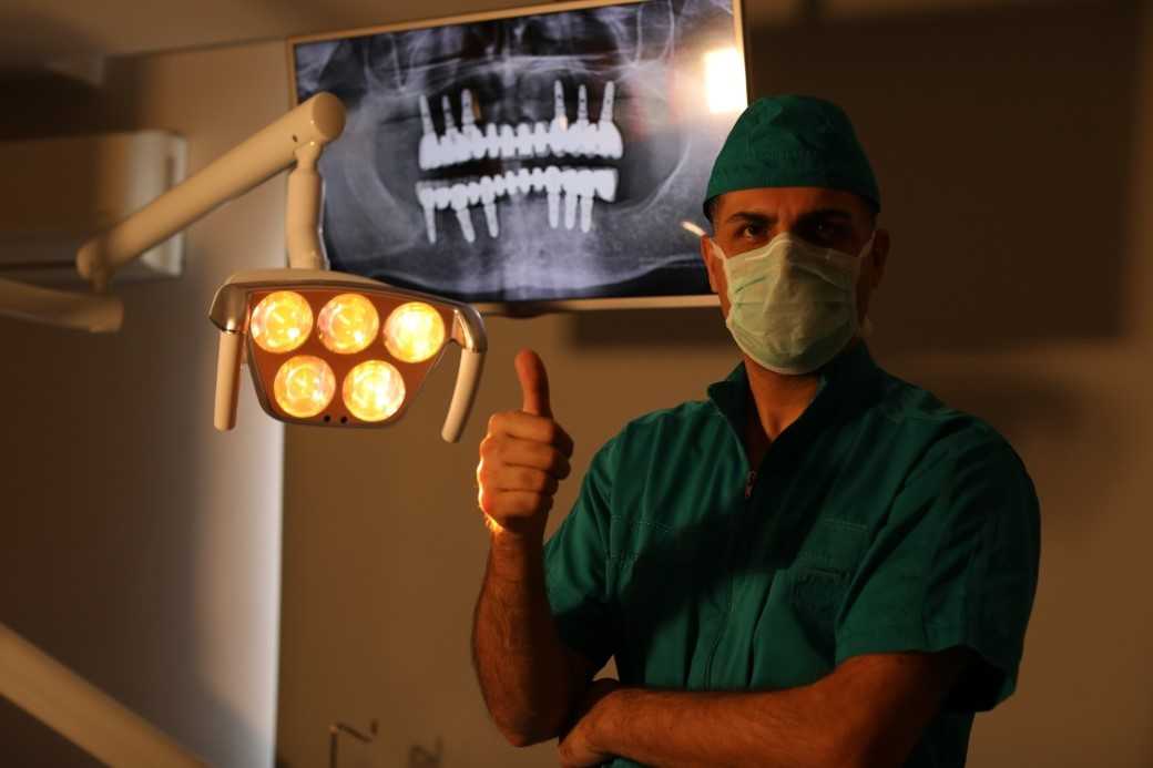 Uzmanı uyardı: “İmplant yaptırırken sağlam dişi feda etmeyin”