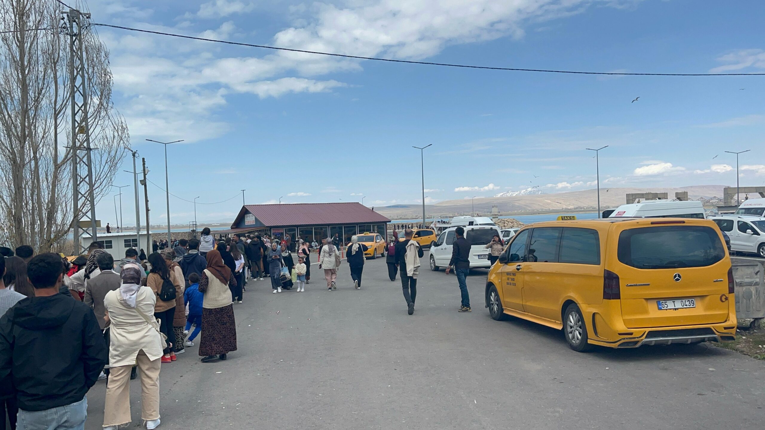 Van Akdamar Adası 3. Badem Çiçeği Festivali’nde Yoğunluk