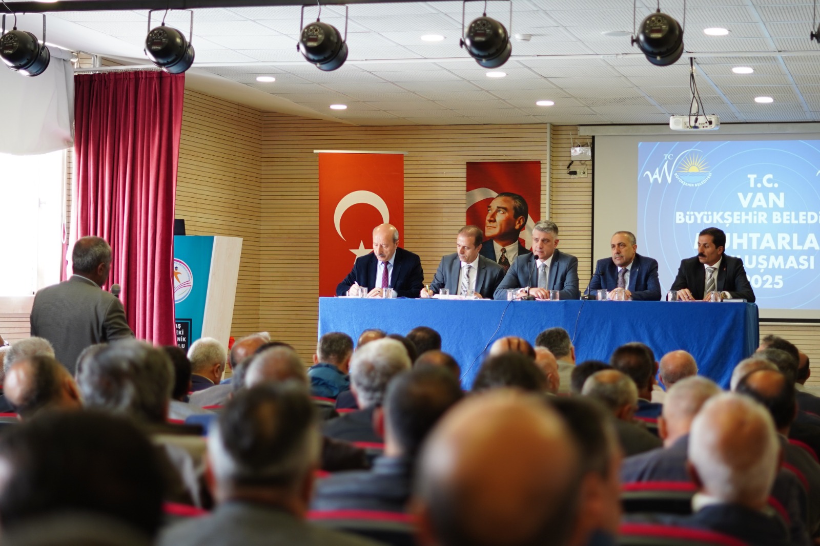 Ak Parti Van İl Başkanı Arvas, Gürpınar ve Gevaş’ta muhtarları dinledi