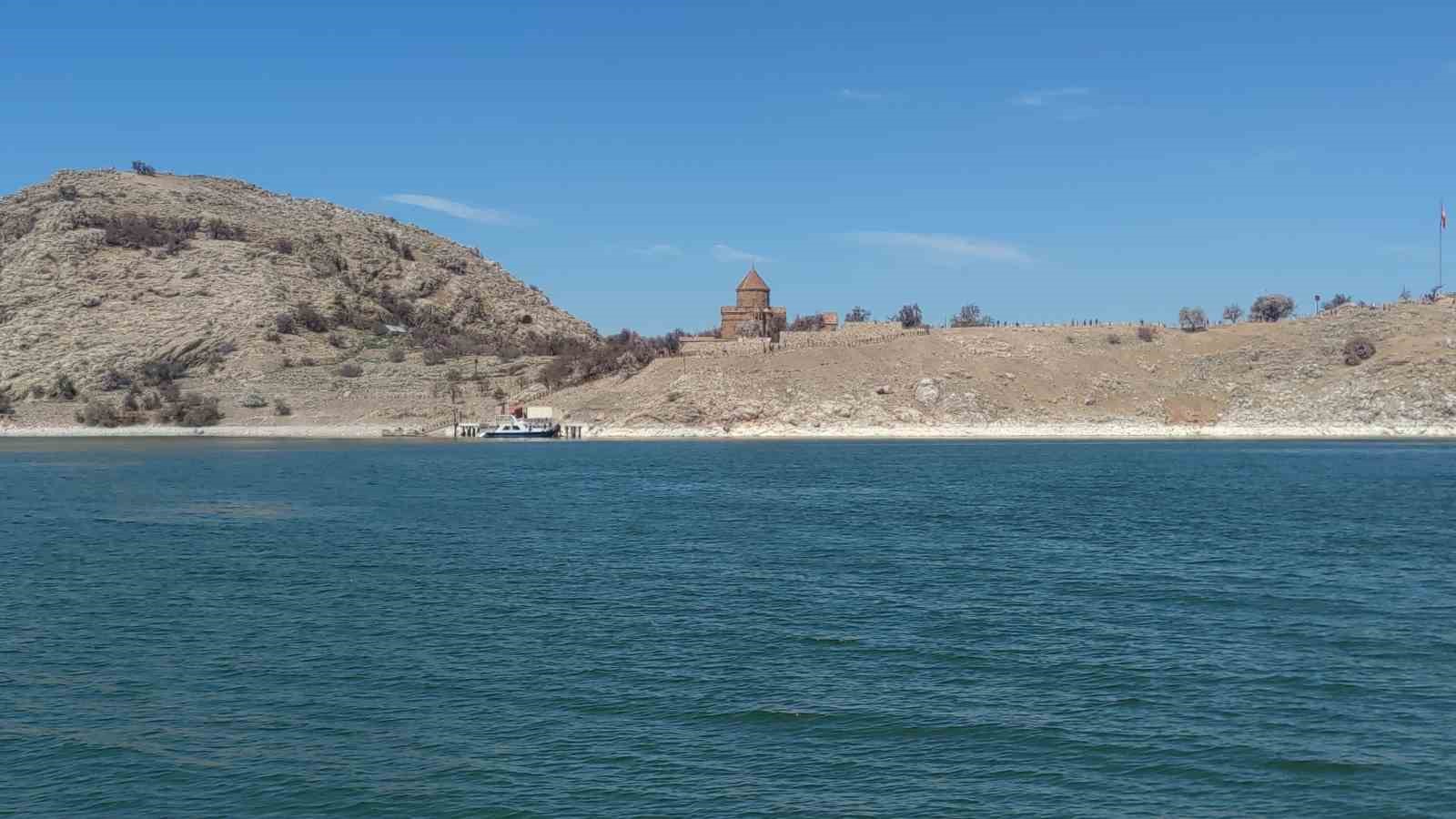 Akdamar Adası’na yoğun ilgi