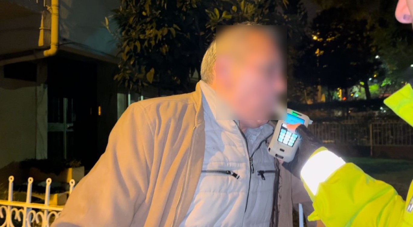 Alkollü sürücü zorluk çıkardı: Yetmedi ekipleri kayda aldı