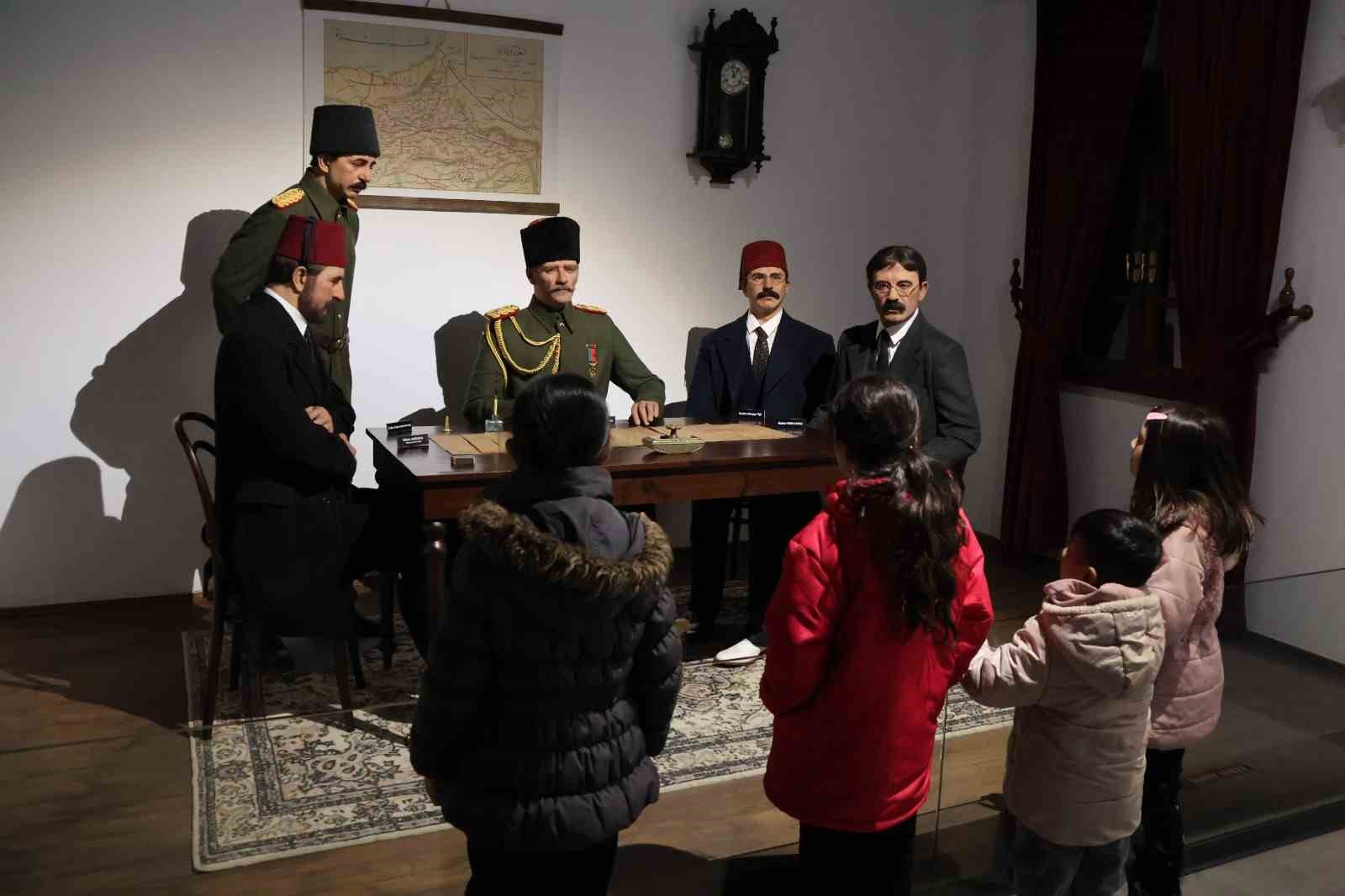 Arkeoloji müzesinde tarihe yolculuk yaptı