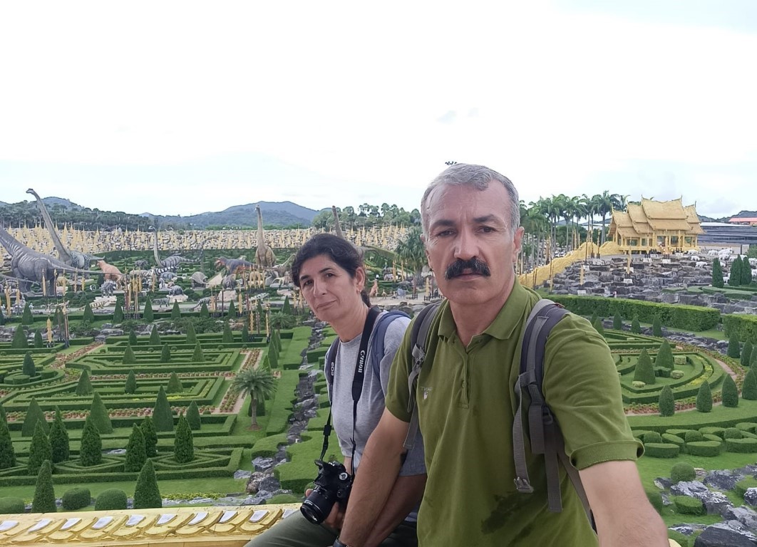 Şırnaklı çift, inekleri satarak 16 yılda 6 kıtada 40 ülke gezdi