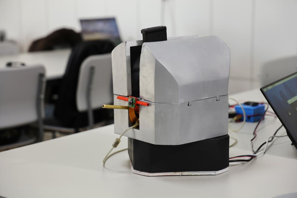 Öğrenciler hava savunma sistemi geliştirdi: 5 santimetrelik cismi vurabiliyor