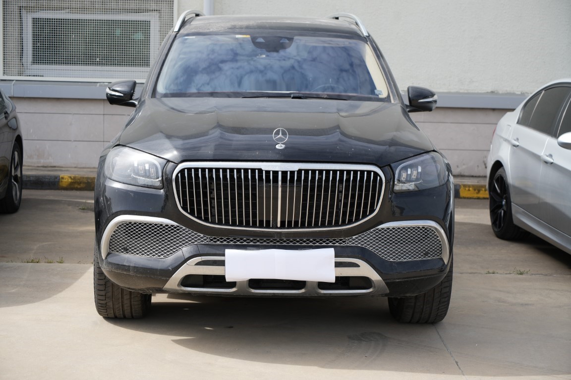 Edirne’de yüz milyonlarca lira değerinde onlarca lüks araca el koyuldu